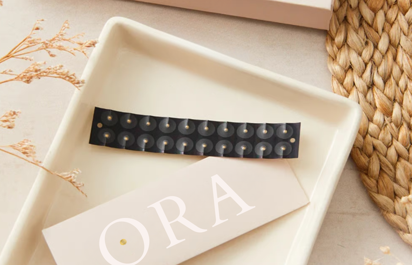 Kit Féminin Ora : 40 graines auriculaires dorées et protocoles Équilibre Féminin